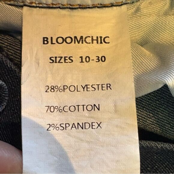 BloomChic Women's Denim Blue Shorts High Rise size 10 Cuffed - Picture 4 of 6